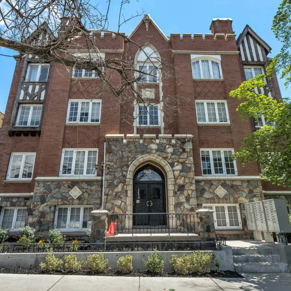Eleanor-Rigby-Apartments-scaled